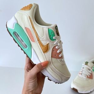 Nike Air Max 90 LX Happy Pineapple sz 7 NEW